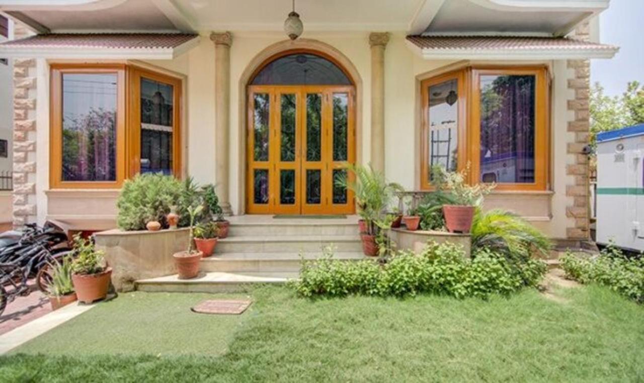 Fabexpress Ashray Hotel Noida Exterior foto