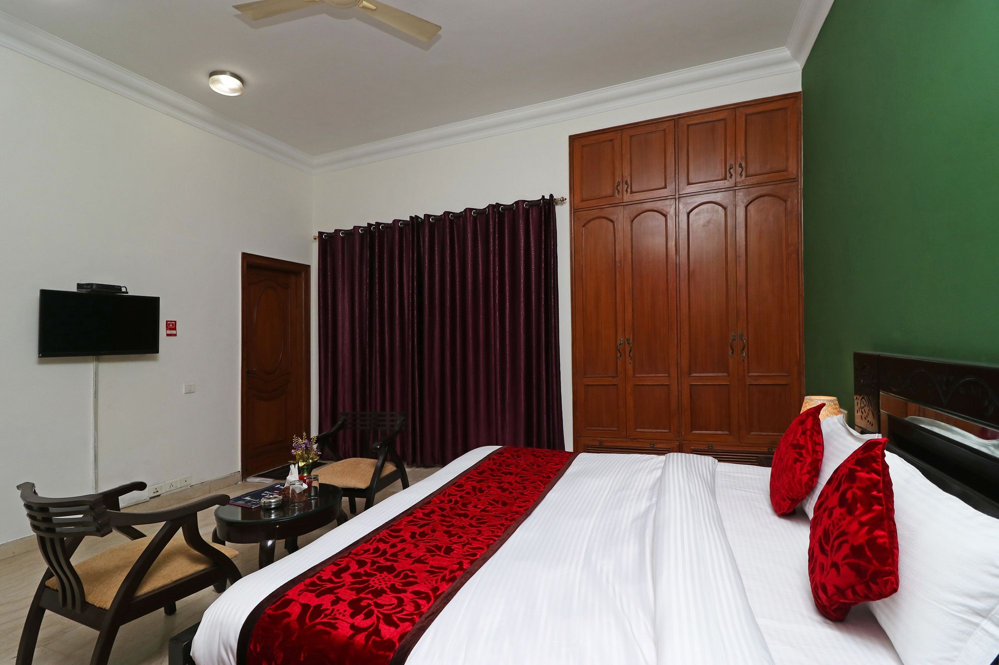 Fabexpress Ashray Hotel Noida Exterior foto